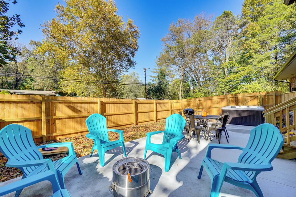 Knoxville Vacation Rental | 2BR | 2BA | 1,500 Sq Ft | 4 Steps to Access