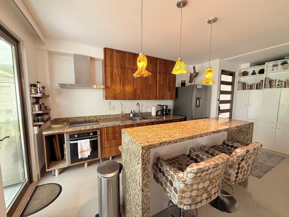 Kitchen bar