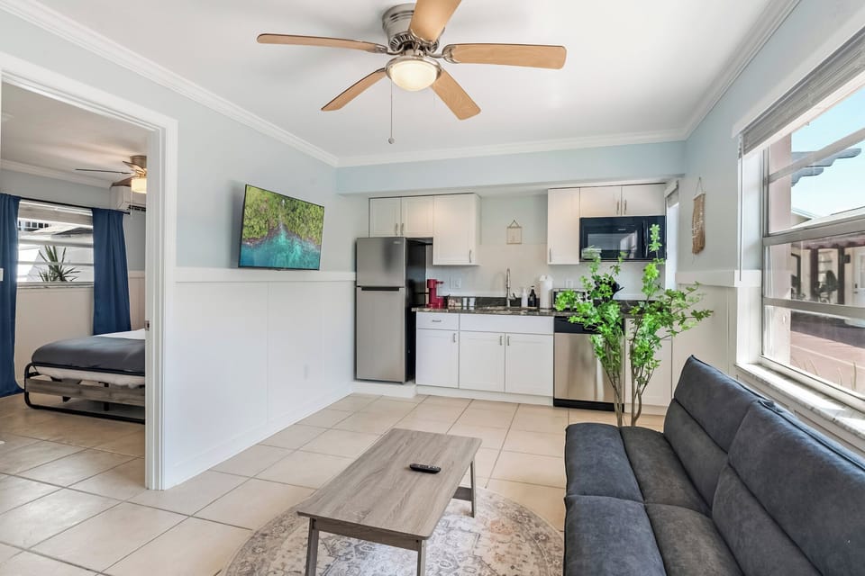 Open kitchen & lounge—great for meals, movies, and quality family time.