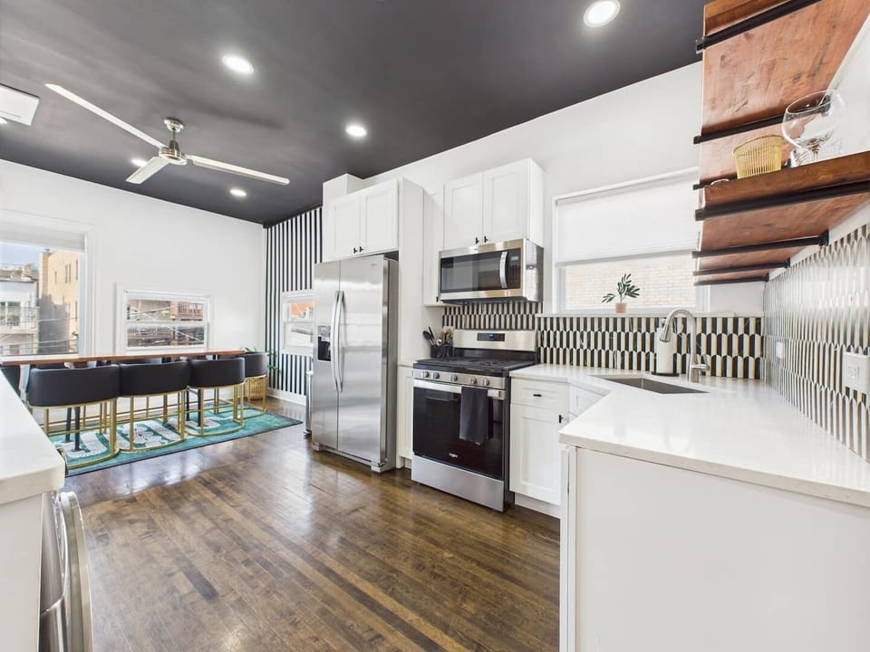 Where comfort meets cool. A fully equipped chef’s kitchen designed for morning coffee rituals and late-night laughter after a Cubs game.