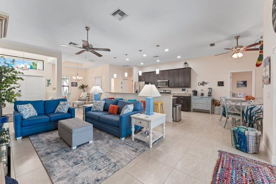 Bright open plan perfect for hosting.