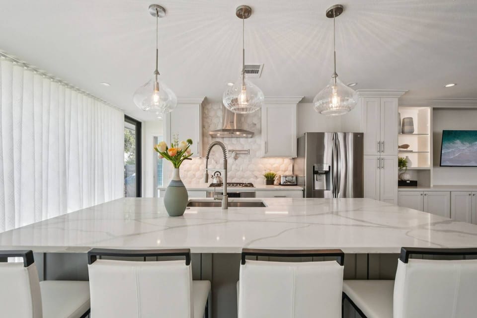 Barstool seating at large countertop