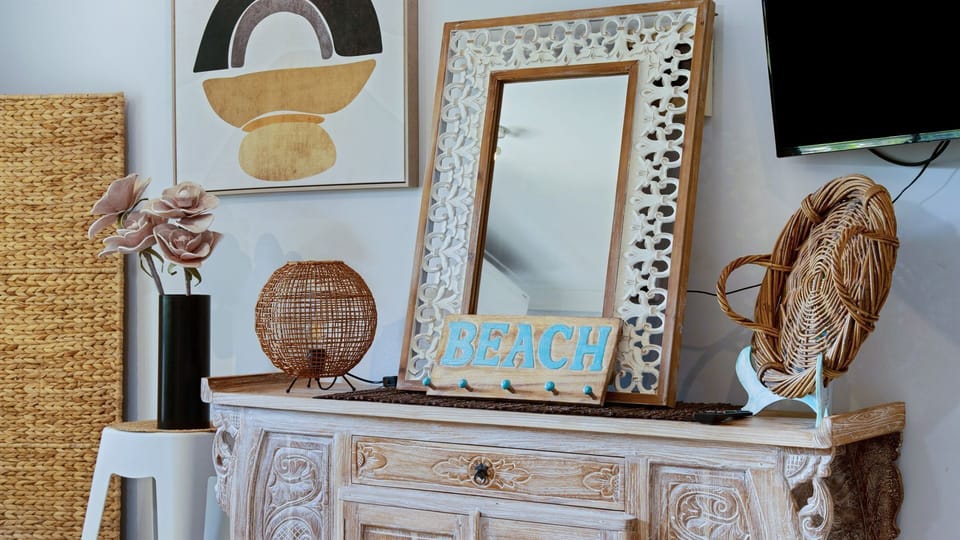 Beach-style décor with natural elements and warm tones.
