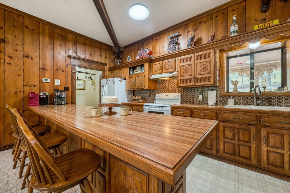 Kitchen | Full-Size Appliances, Breakfast Bar & Rustic Wood Cabinetry