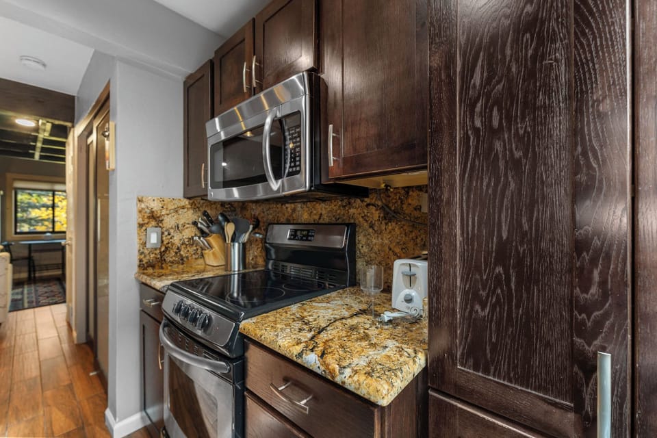 Condo (1 Bedroom) | Property amenity