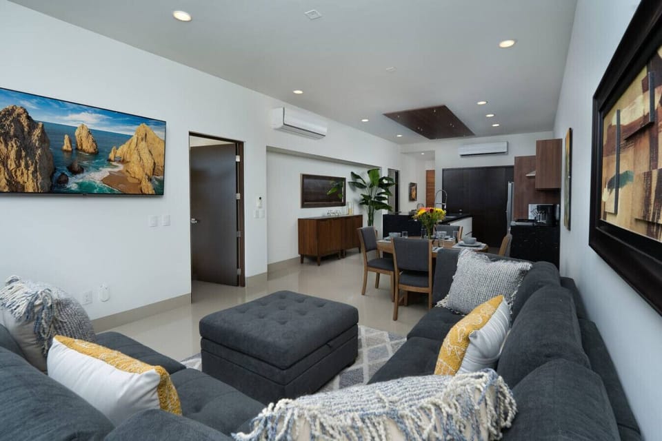 Comfortable living room, perfect for relaxing or entertaining.