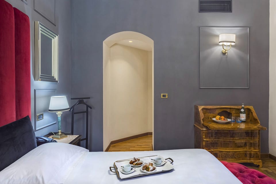 Suite | Minibar, in-room safe, blackout drapes, soundproofing