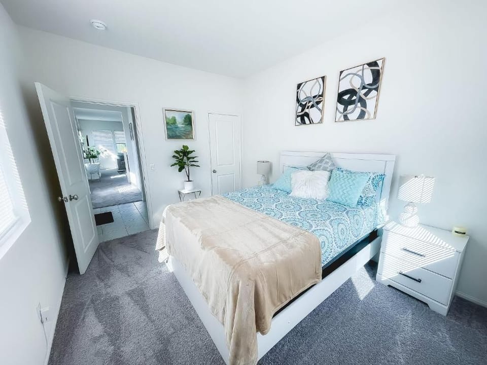 California 3-Bedroom Desert Escape House in Victorville