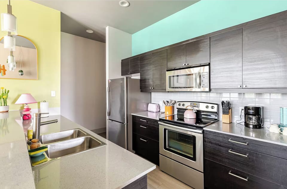 fully stocked kitchen! 