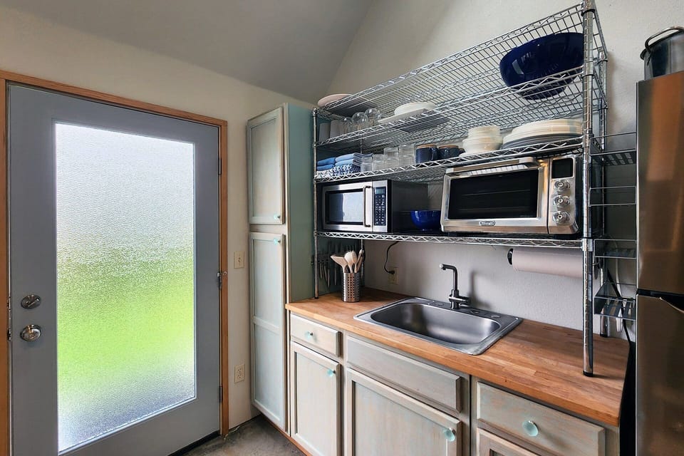 Small but functional kitchen.