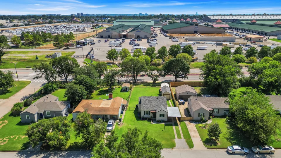 I spy the expo right behind the house!