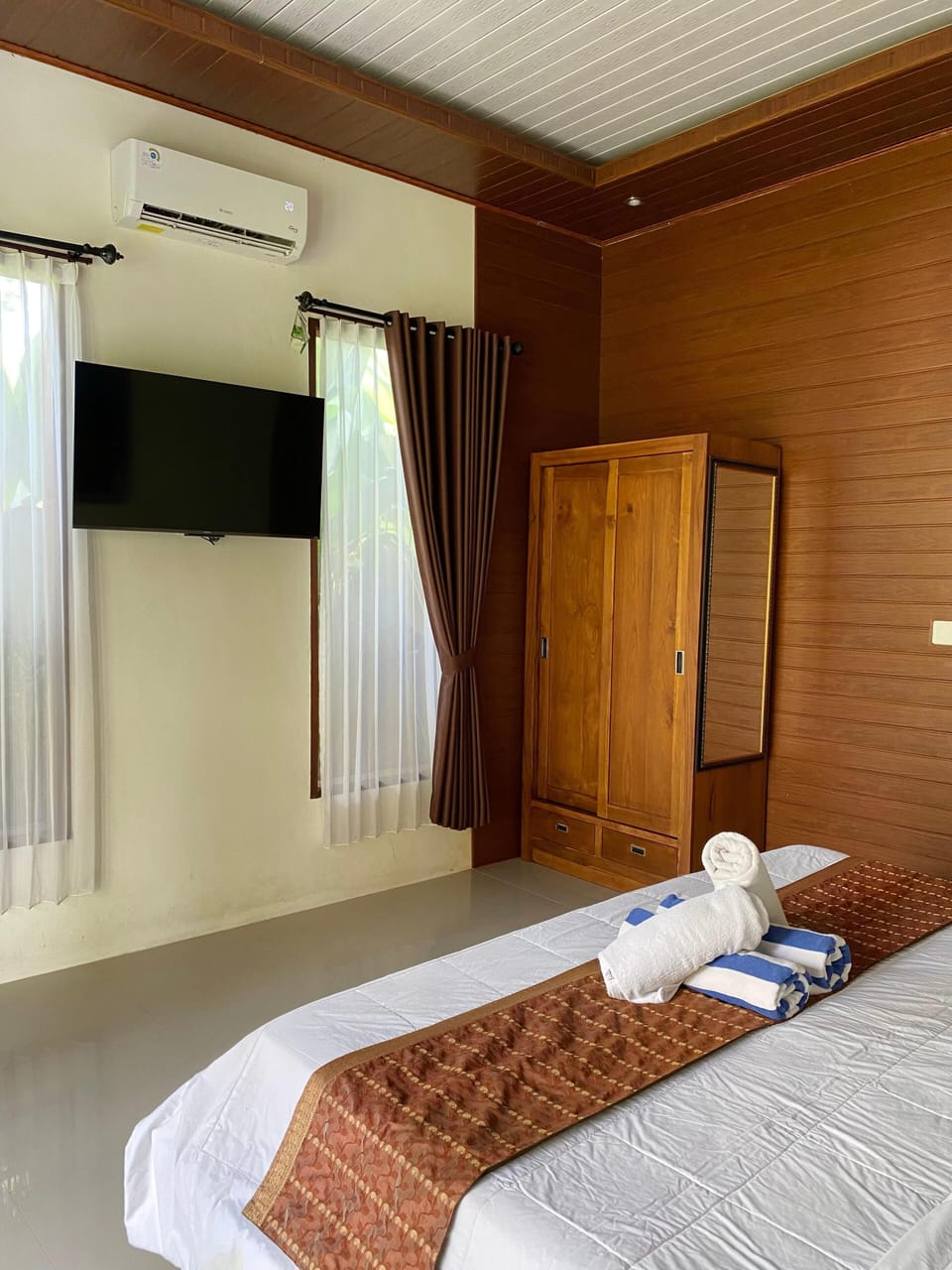 Villa, 2 Bedrooms, Pool View | Hypo-allergenic bedding, iron/ironing board, free WiFi, bed sheets