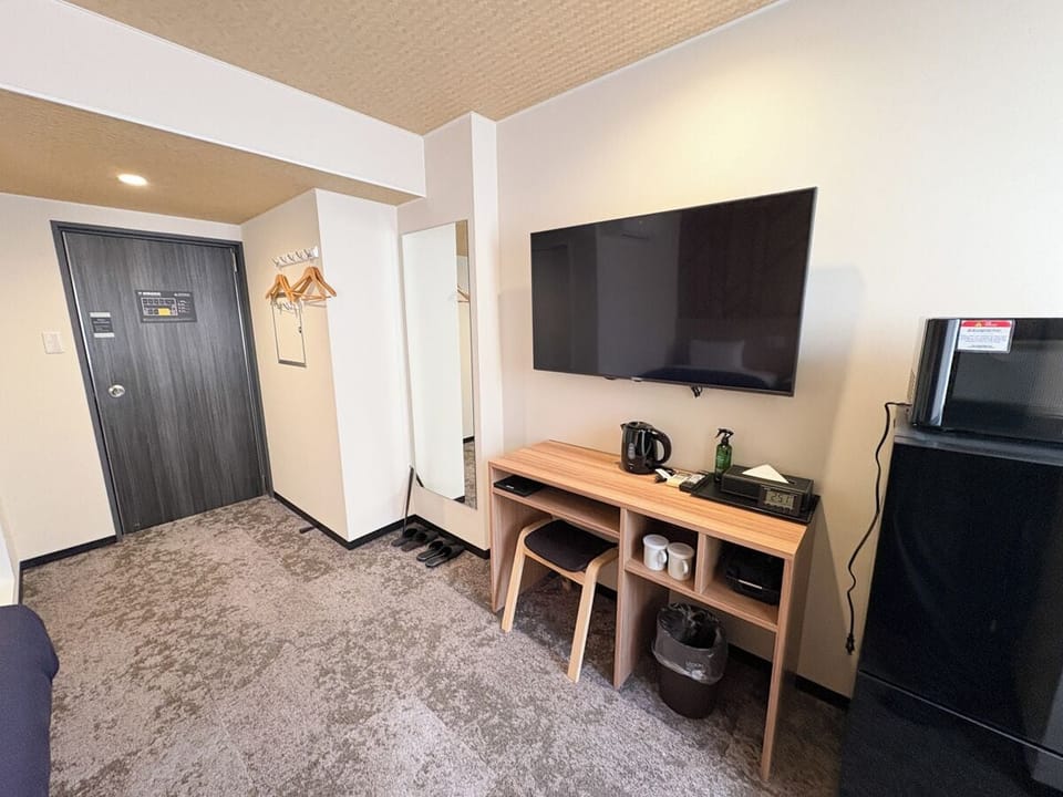 Twin Room, Non Smoking | Desk, WiFi (free)