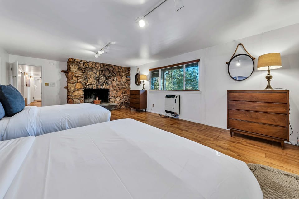 Bedroom 6: Two queen beds, lower floor, closet