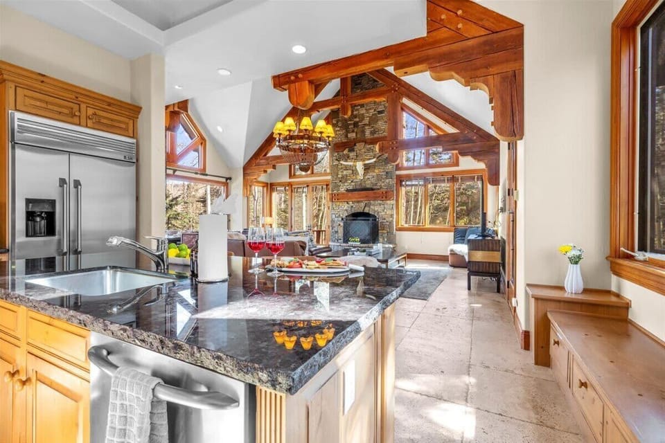 Kitchen: Third floor, drip coffee maker, toaster, filtered water, cooking utensils, tableware