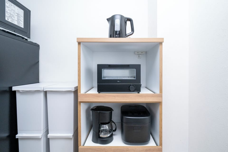 Fridge, microwave, stovetop, toaster