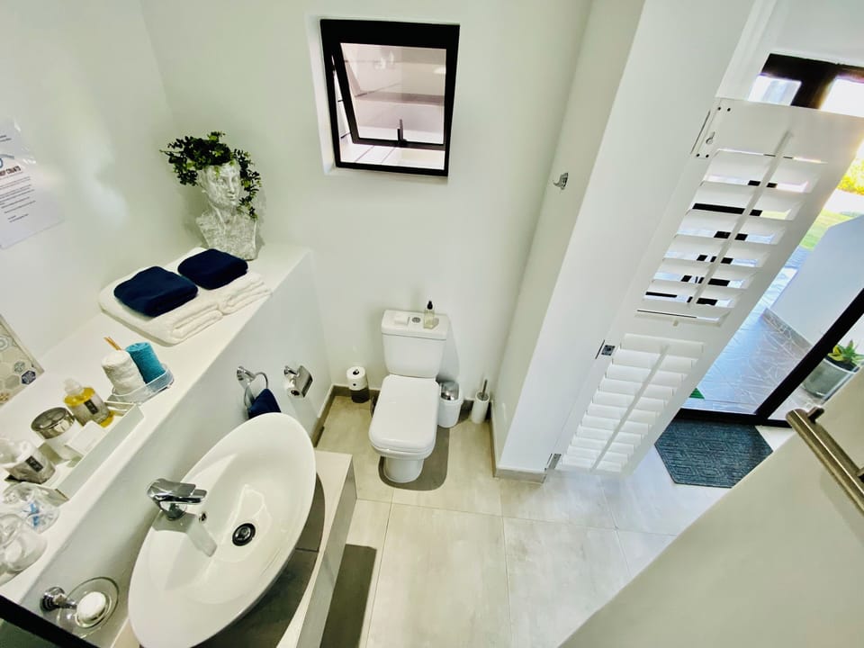 Standard Double or Twin Room, Housekeeping, Ground Floor | Bathroom shower