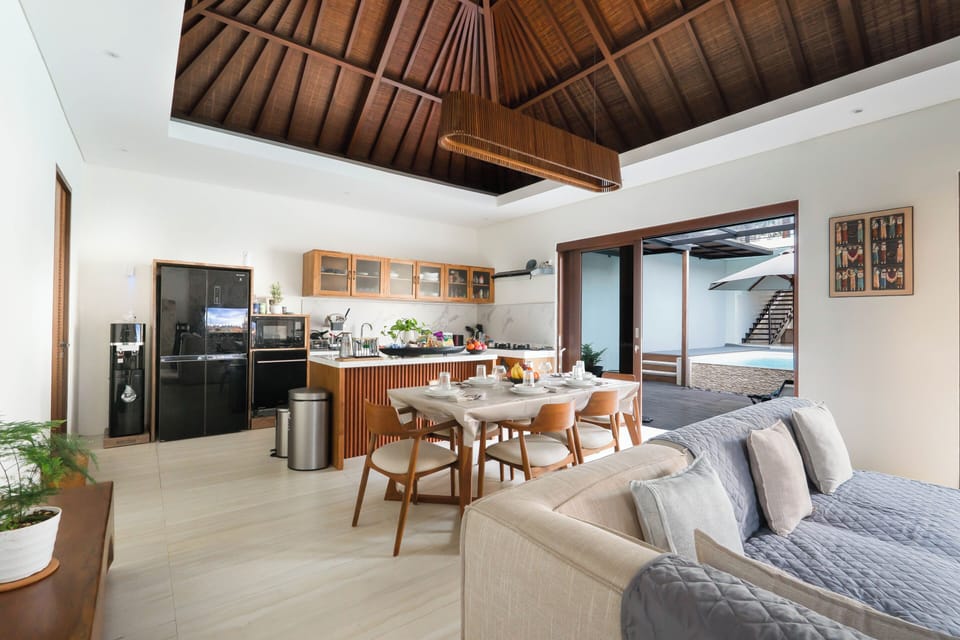 Villa, 4 Bedrooms, Non Smoking, Private Pool | Dining room