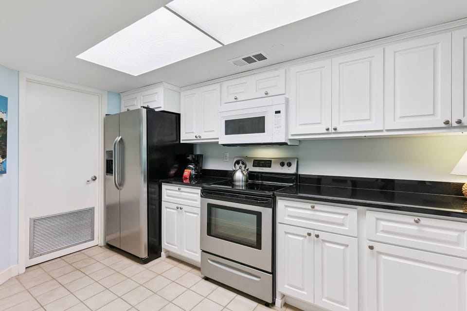 This kitchen has everything you'll need during your trip to the beach!