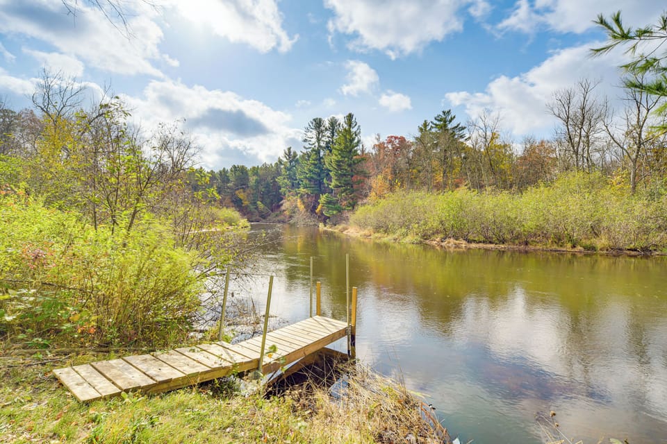 Cabin Exterior | Private Dock | Yellow River Access | 2 Kayaks