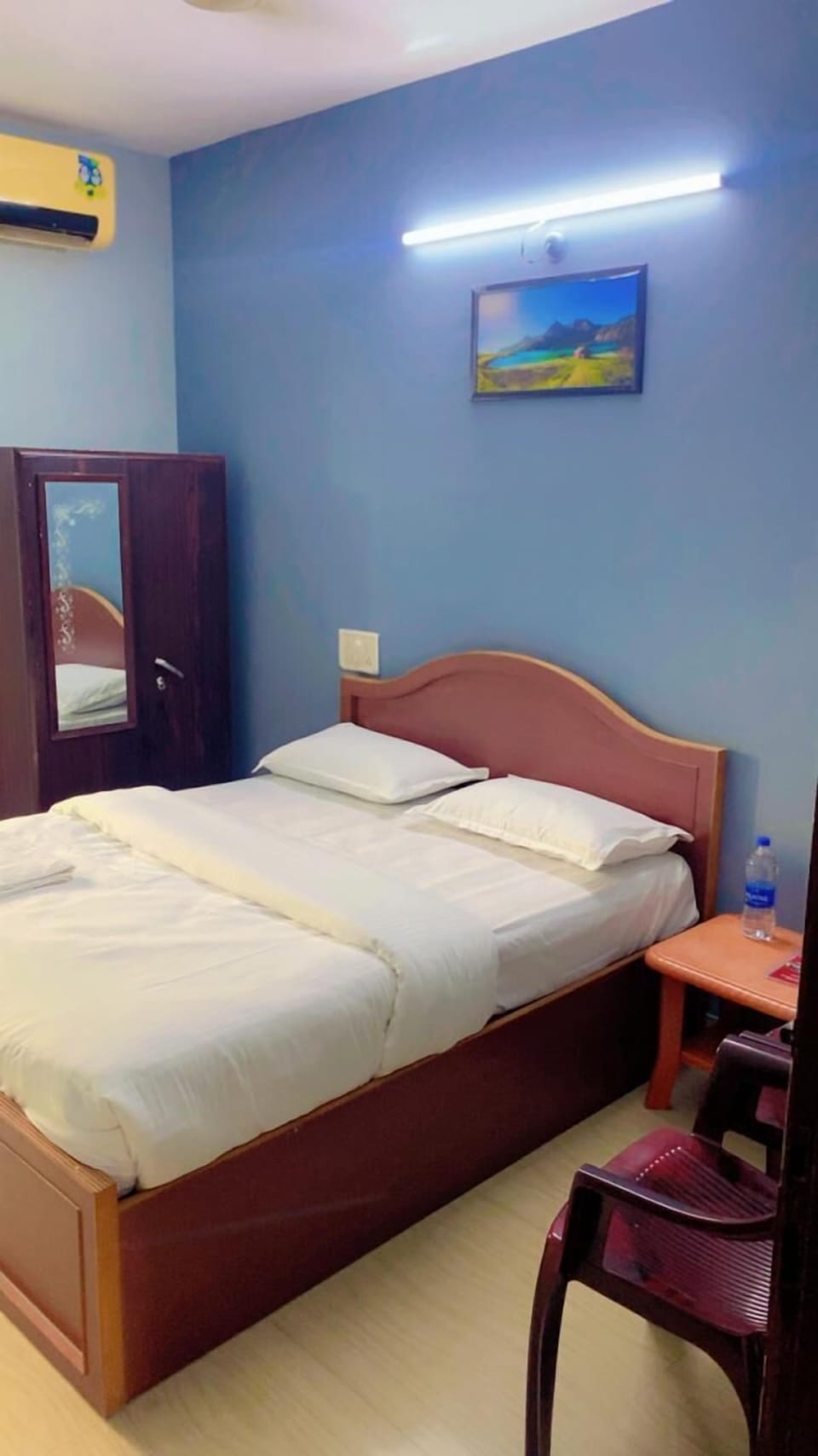 Soundproofing, free WiFi, bed sheets