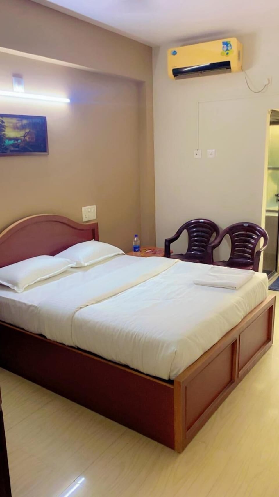 Economy Double Room | Soundproofing, free WiFi, bed sheets
