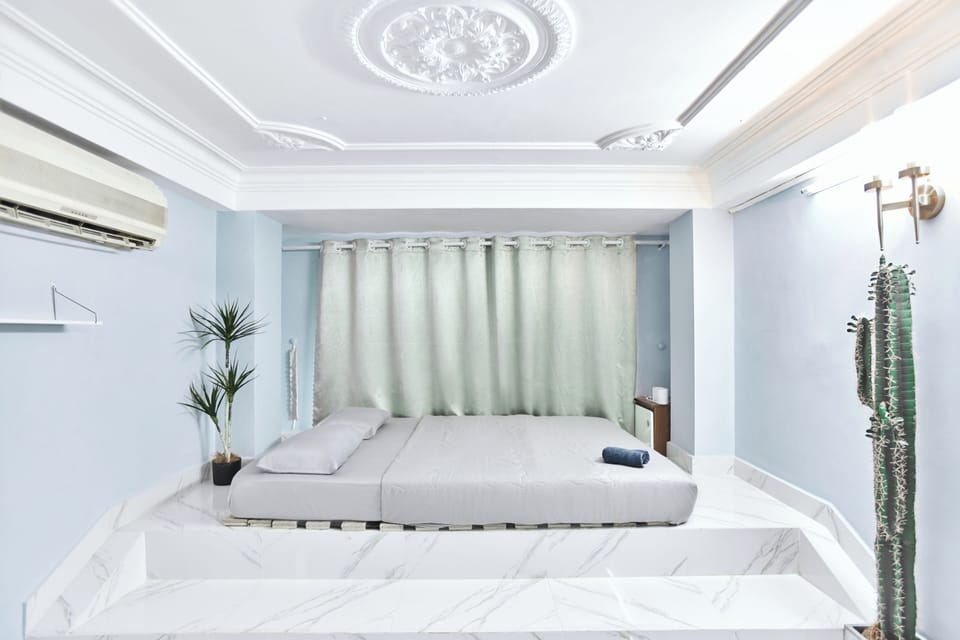 Deluxe Studio, City View | Desk, free WiFi