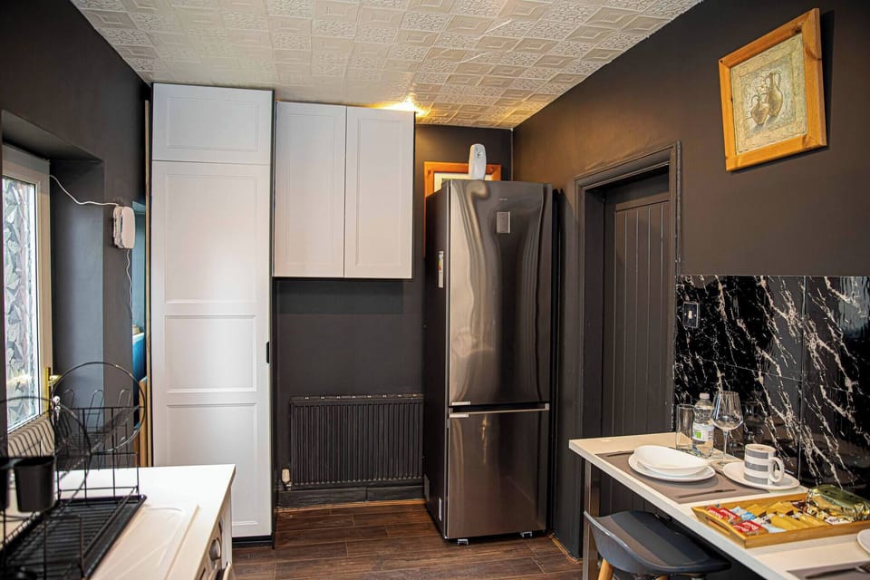 House, 2 Bedrooms | Private kitchen