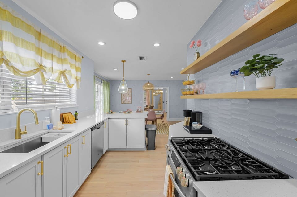 Because even vacations deserve home-cooked comfort. From big family dinners to quick snack runs, this kitchen is the heartbeat of your getaway.