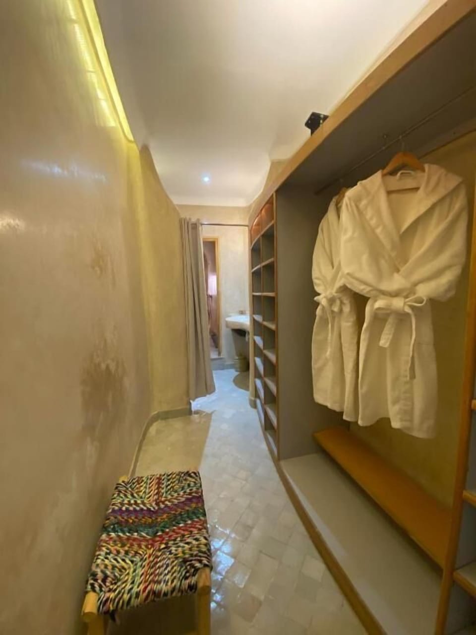 Iron/ironing board, free WiFi
