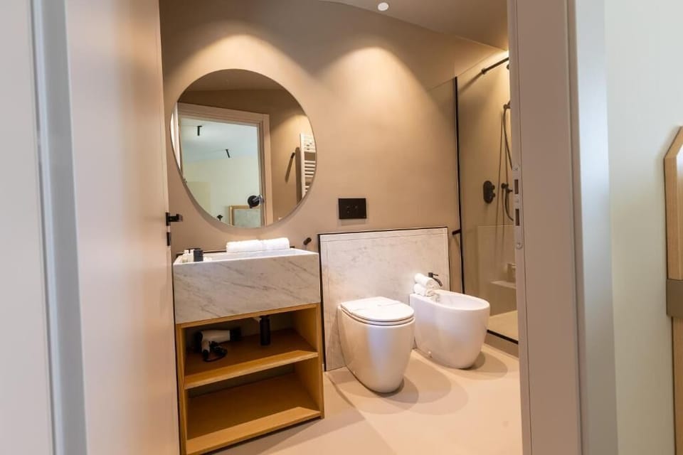 Slippers, bidet
