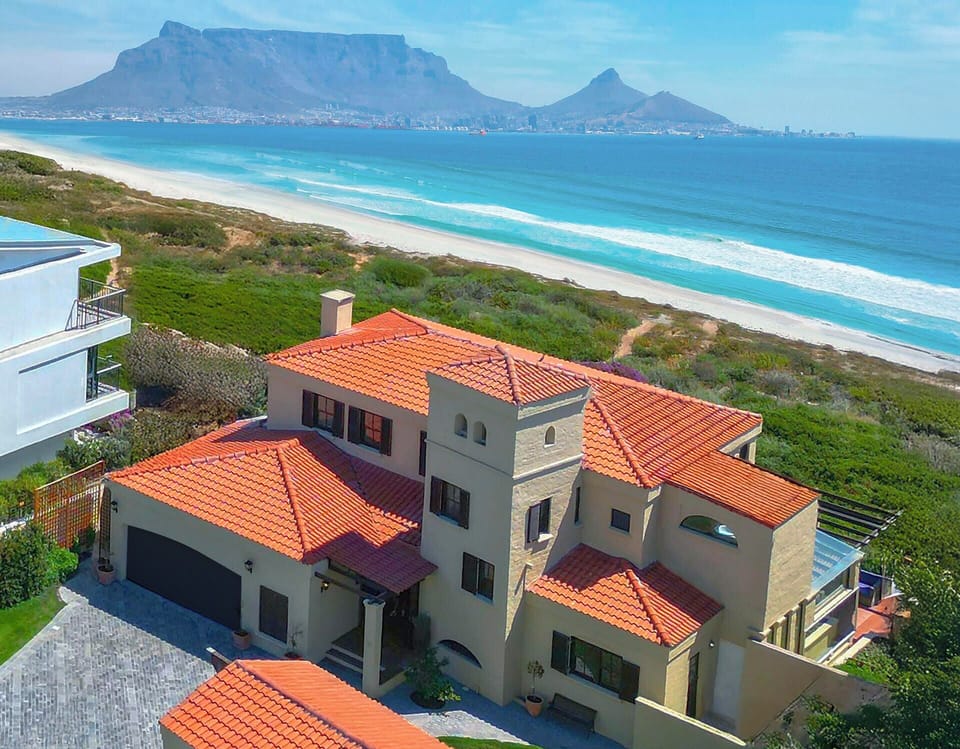The Villa (main 3 bedroomed house showing proximity to the beach.