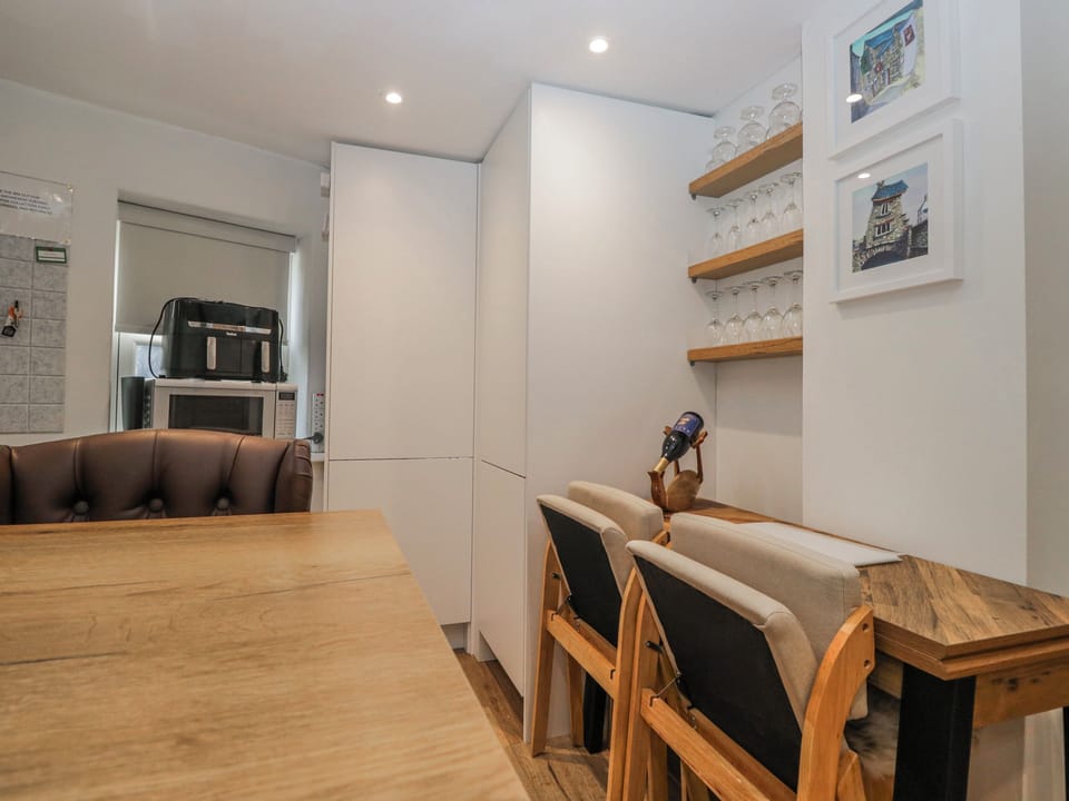Cottage | Dining
