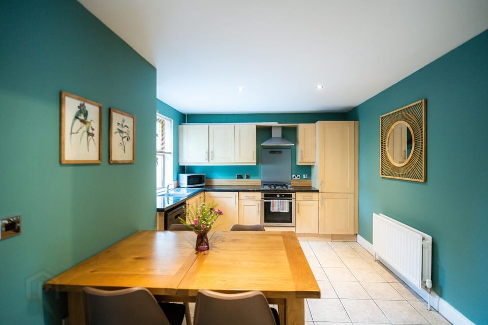 kitchen with dining area, everything you need to cook and relax.