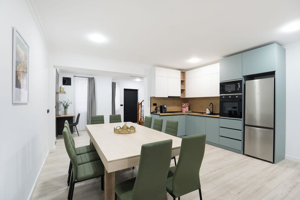 Luxury House, 4 Bedrooms, Balcony | Dining room
