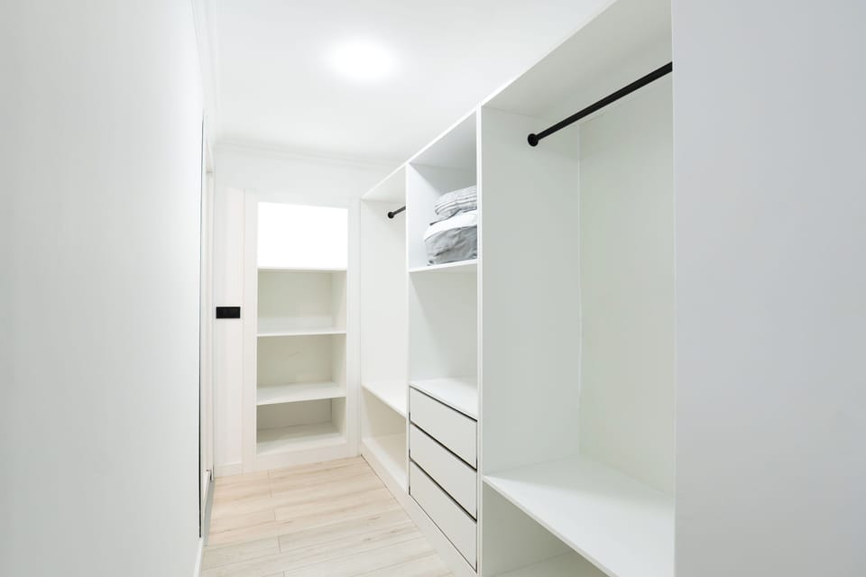 Luxury House, 4 Bedrooms, Balcony | Iron/ironing board, free WiFi