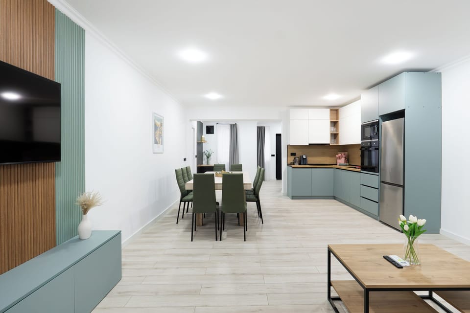 Luxury House, 4 Bedrooms, Balcony | Living area