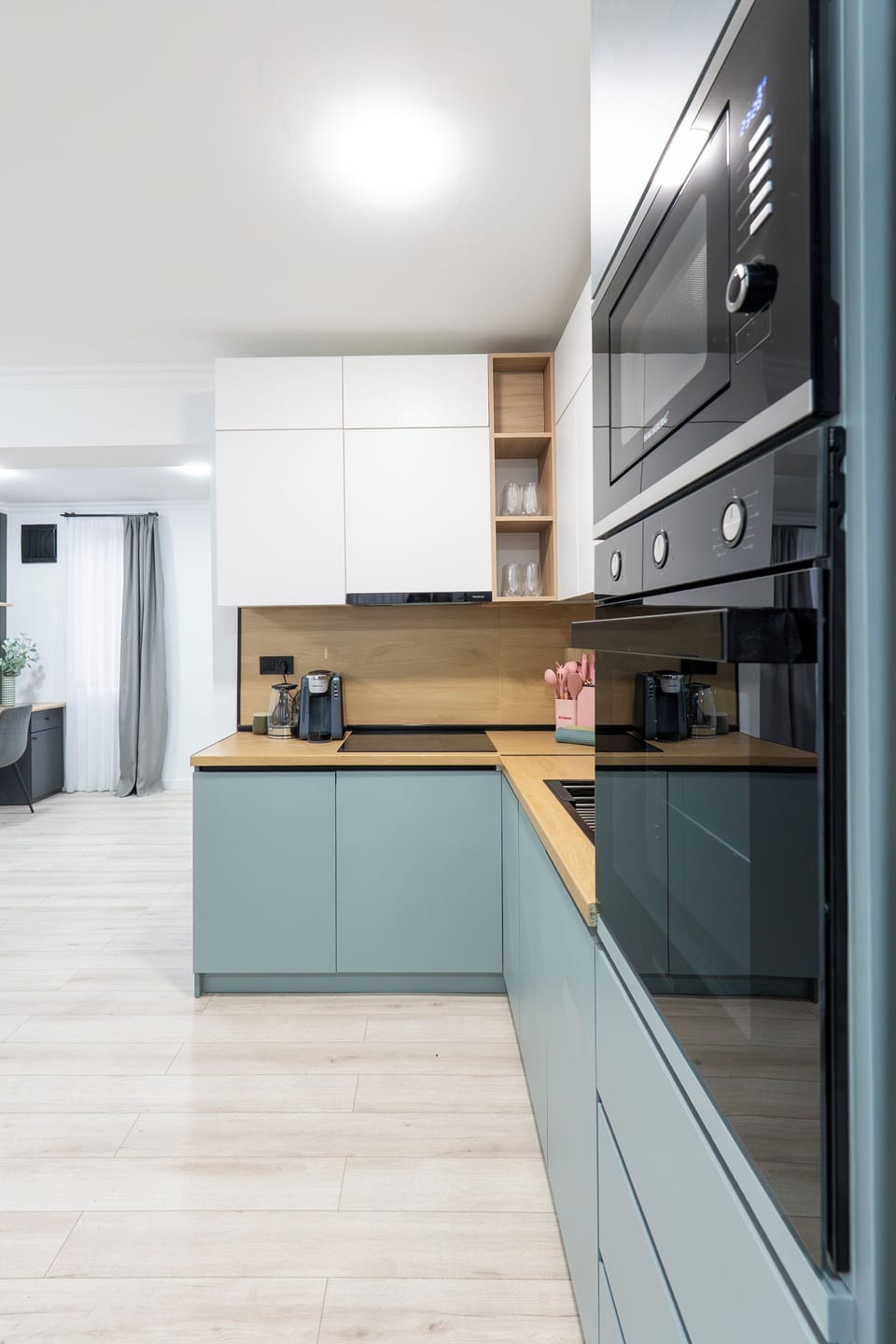 Luxury House, 4 Bedrooms, Balcony | Private kitchen | Electric kettle