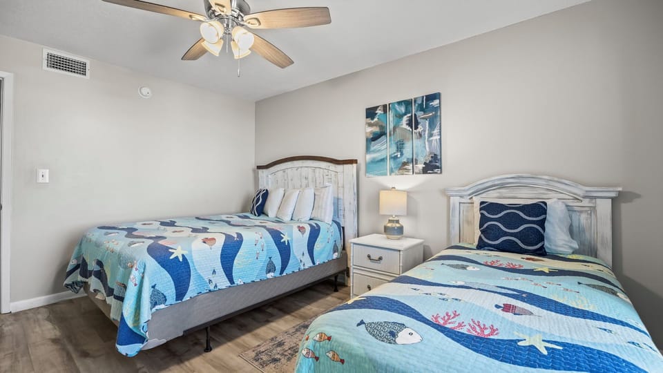 Romar Tower 4D - 3rd Bedroom with Queen bed, Twin bed and TV