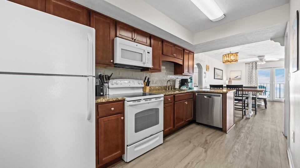 Surf Side Shores 1806 - Kitchen area