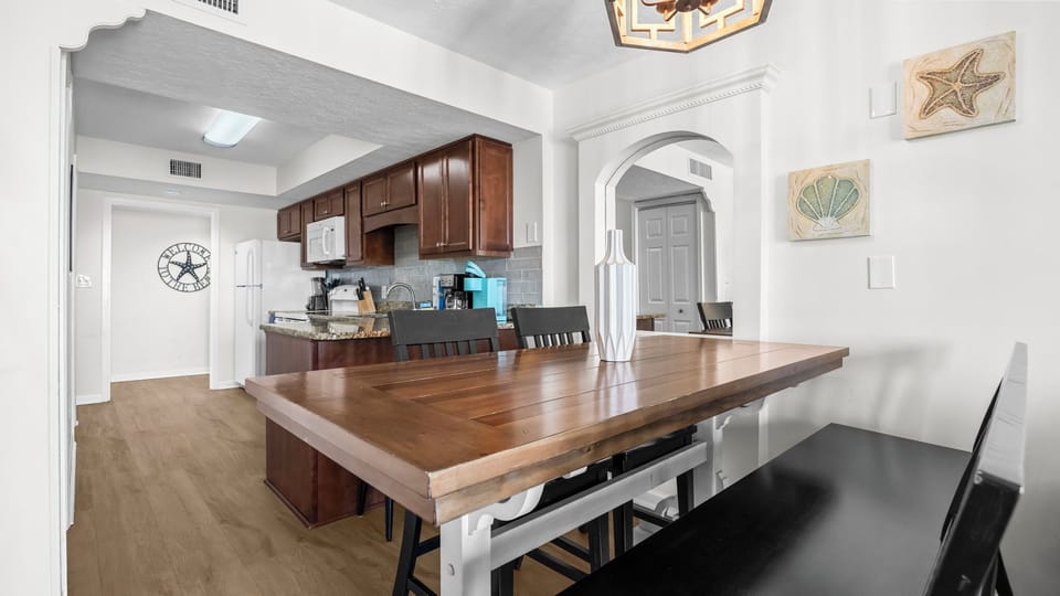 Surf Side Shores 1806 - Dining area into Kitchen