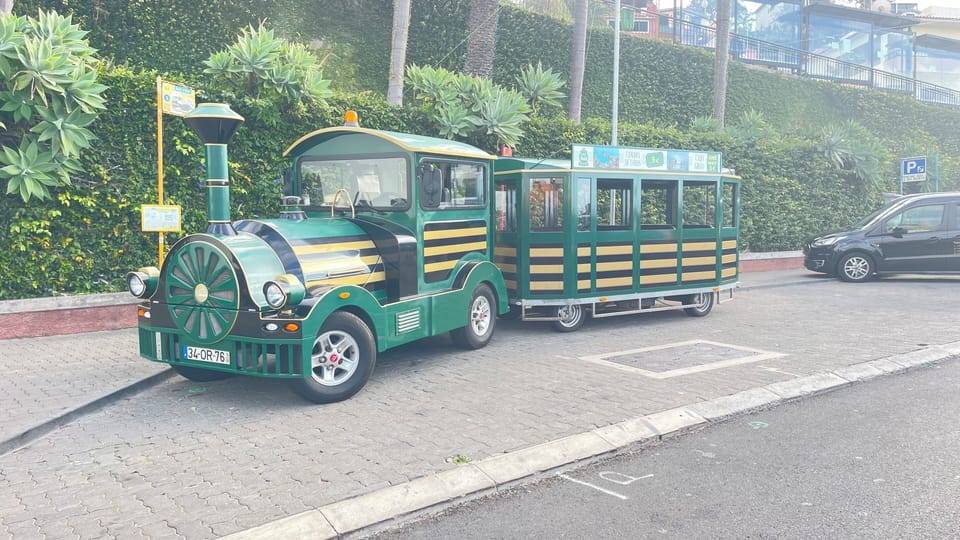 Atividades nas proximidades. Comboio turísticos. Passeios pela cidade.