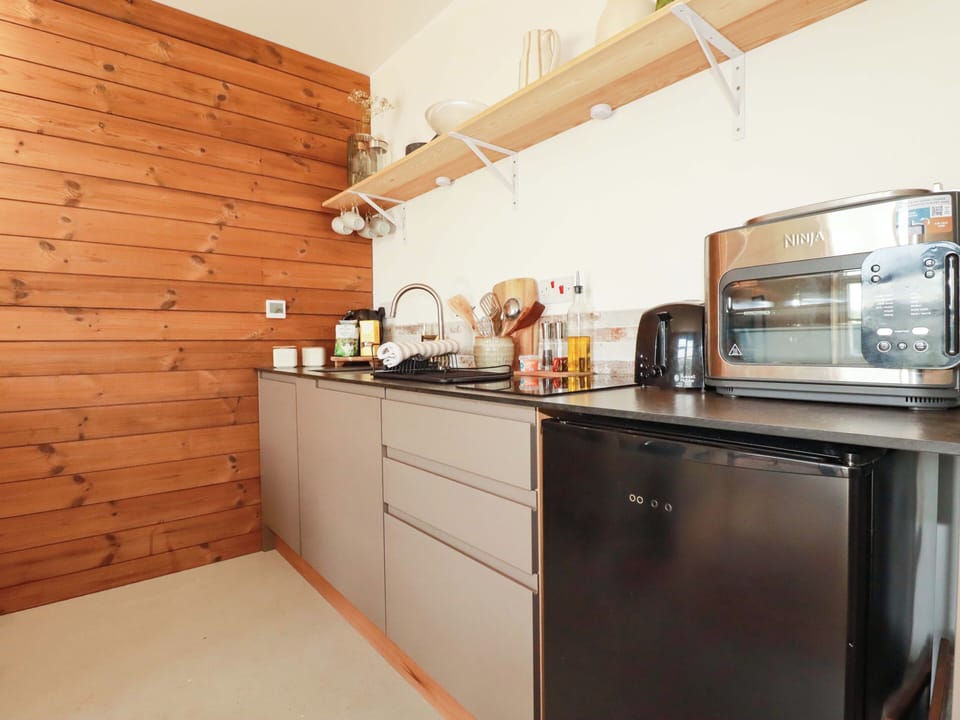 Cottage | Private kitchen | Cookware/dishes/utensils