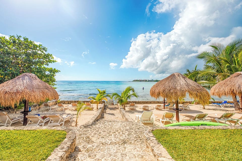 Oceanfront Half Moon Bay beach - La Iguana condo 5, 2 bedroom Akumal Mexico vacation rental