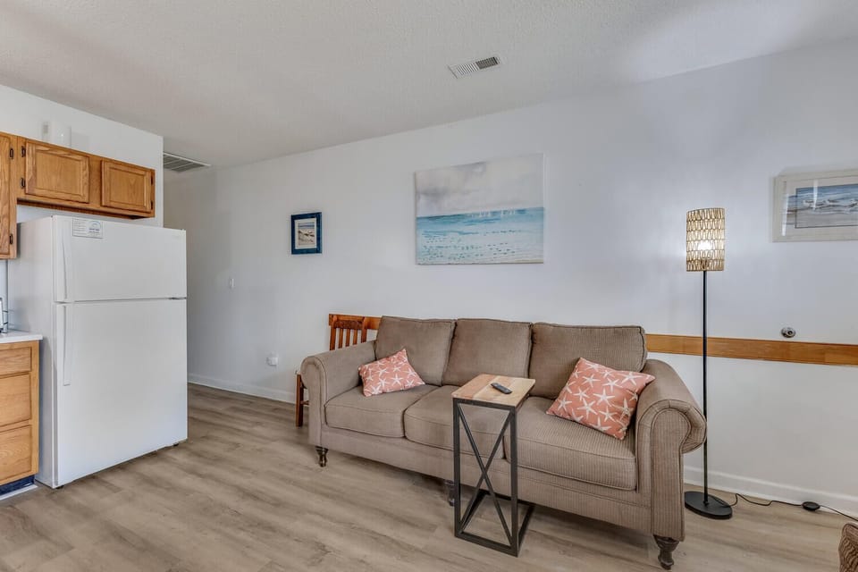 Pelican Perch-Main Living Area