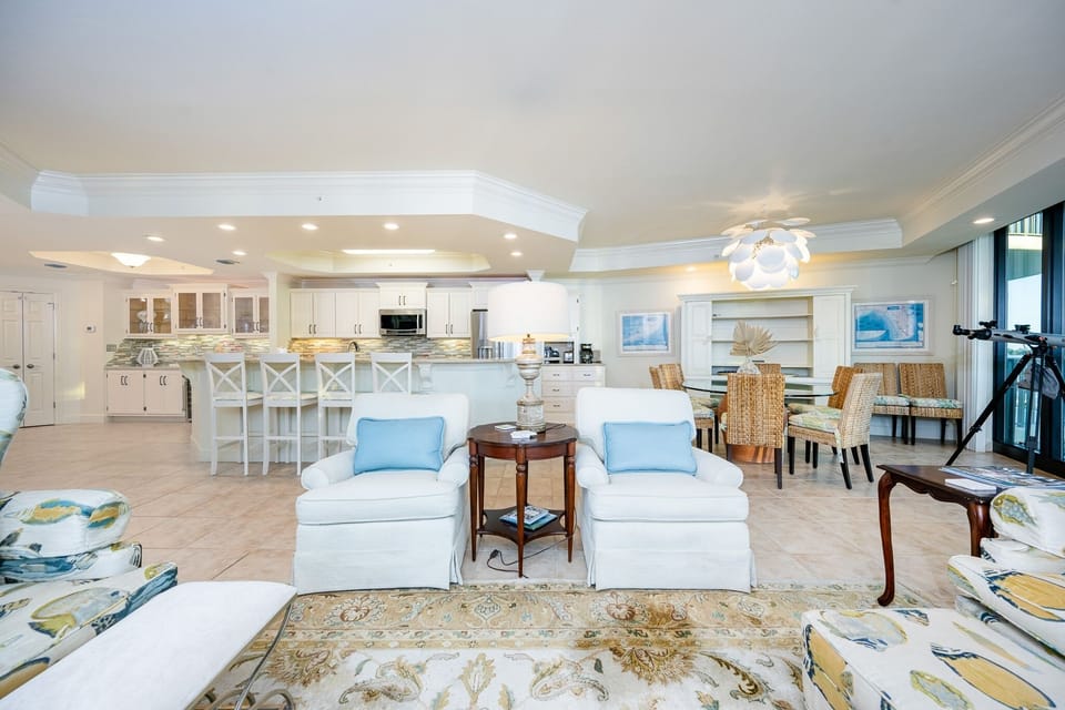 Condo, 3 Bedrooms | Living area