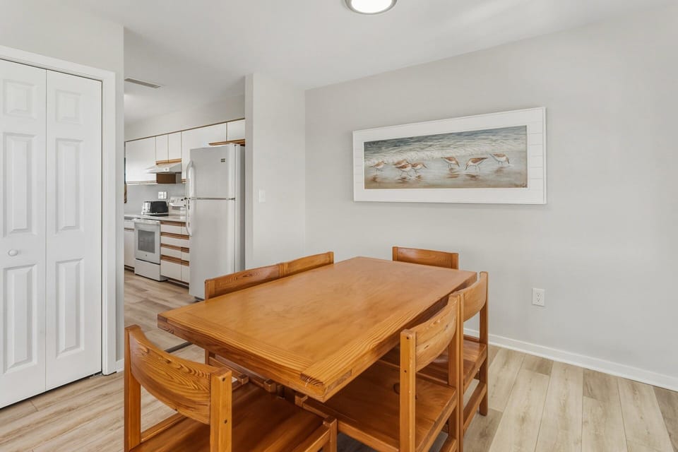 Dining Area – Bright dining space for shared meals.