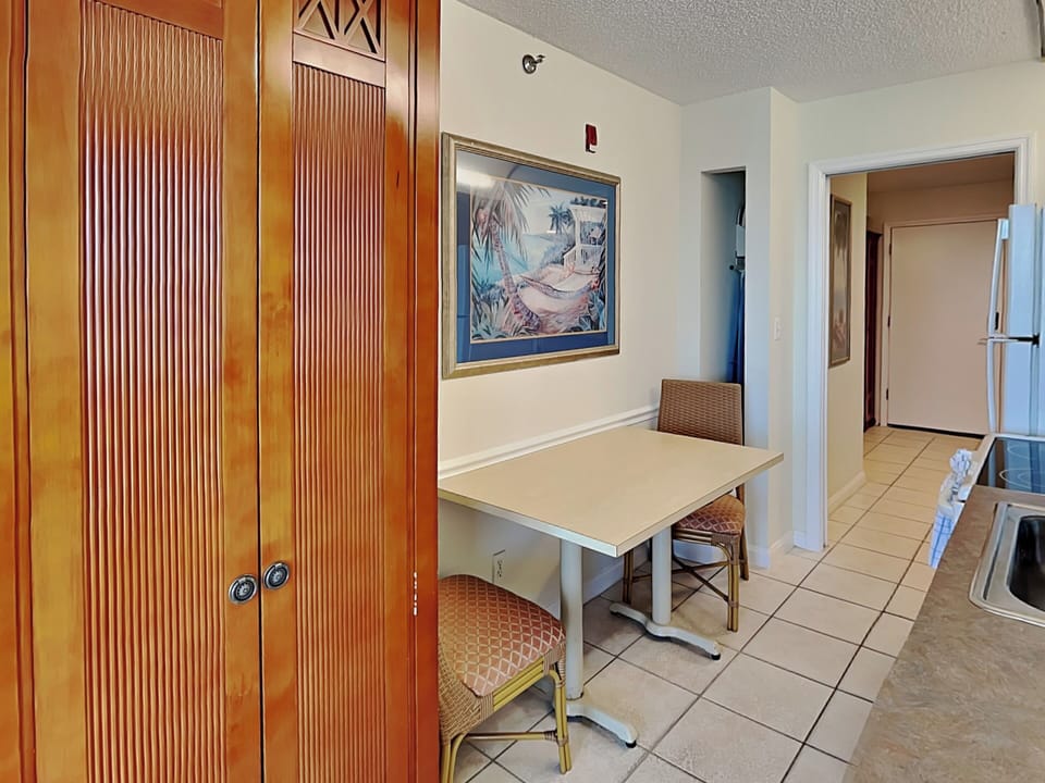 Dining Area - Seating for 2