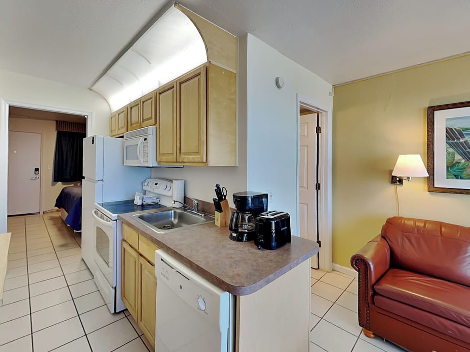 Fully Equipped Kitchen - Full-Size Refrigerator, Stove + Dishwasher