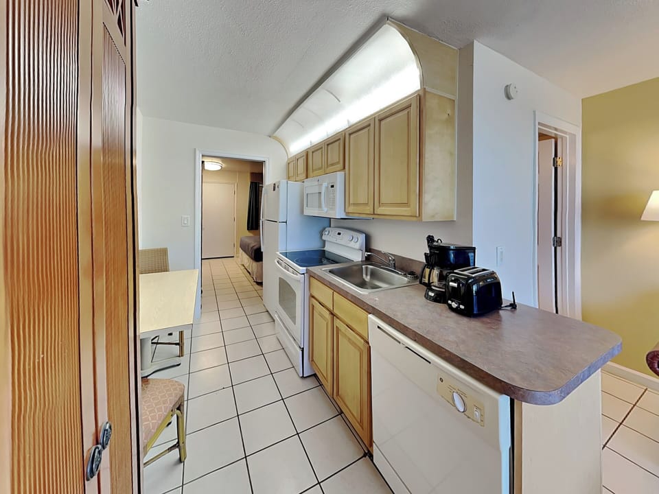 Fully Equipped Kitchen - Full-Size Refrigerator, Stove + Dishwasher